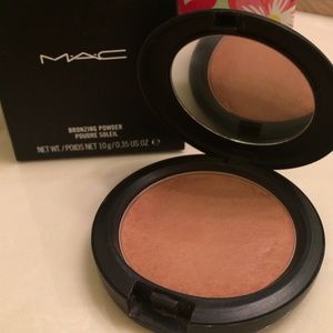 Mac bronzer in golden
