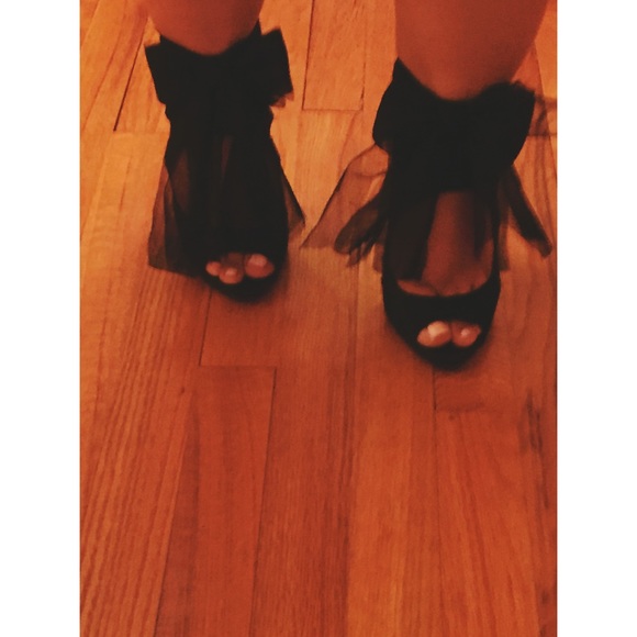 Black lacy peep toe pumps with chiffon bows!