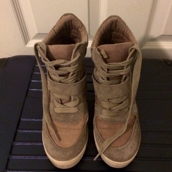 Steve Madden Wedge Sneakers ✨