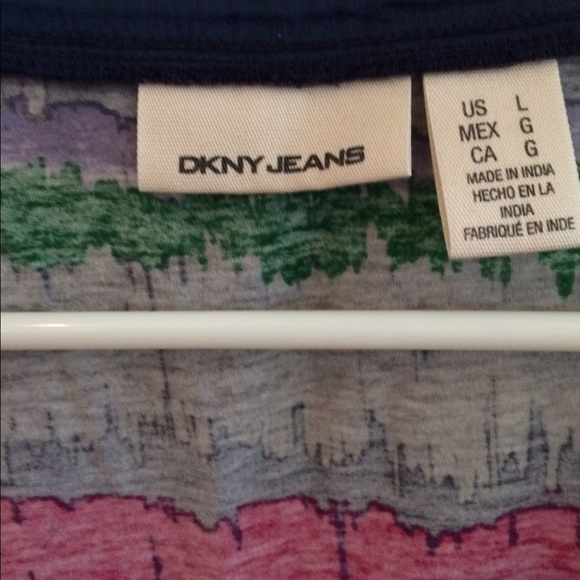 Bundle Casspem DKNY shirt super cute on - Picture 3 of 4