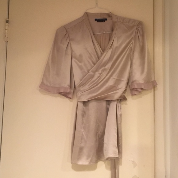 Gold gorgeous BCBG shirt sz large