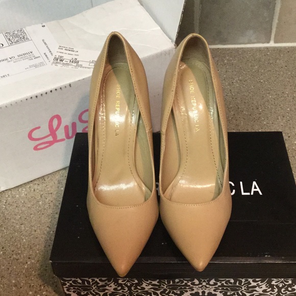 Nude Point Toe Pumps