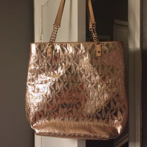 MAKE ME AN OFFER Michael Kors Rose Gold Metallic
