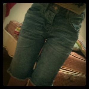 ?Capris/Boyfriend Shorts W/ Some Tear!