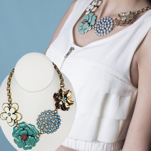 Statement necklace