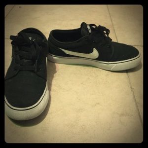 Black and white Nike Shoes!