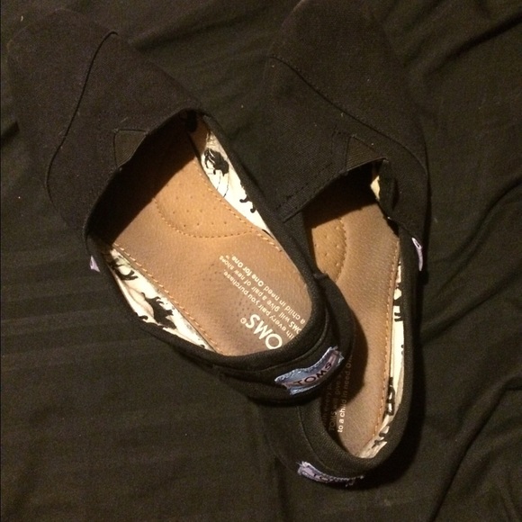 Black toms
