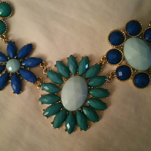 ❌Added to trade bundle ❌ Multicolor necklace - Picture 2 of 3