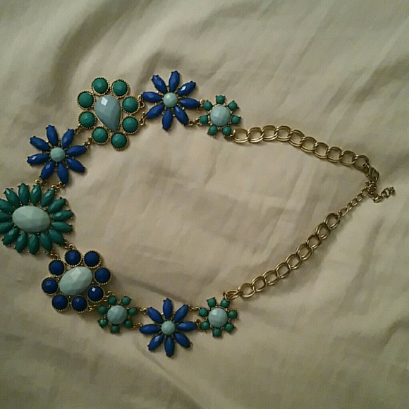 ❌Added to trade bundle ❌ Multicolor necklace - Picture 3 of 3