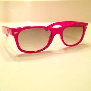 Ray-Ban Women's HOT PINK Wayfarer Sunglasses