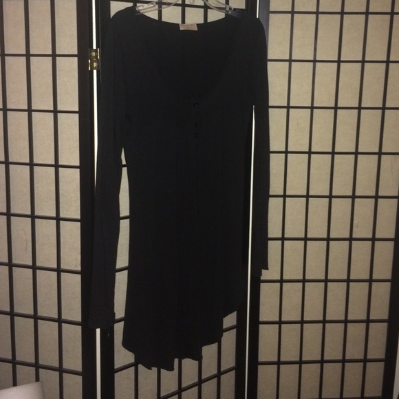 Long sleeve, long black cotton shirt. ❤️