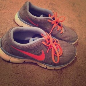 Nike tennis shoes