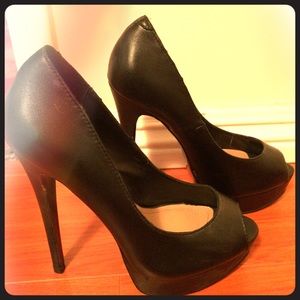 Steve Madden Black Pumps