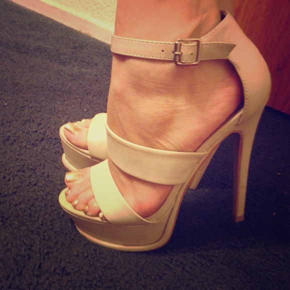 🌟nude pumps🌟