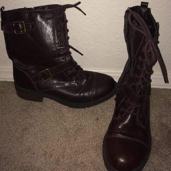 NEVER WORN Brown short boots