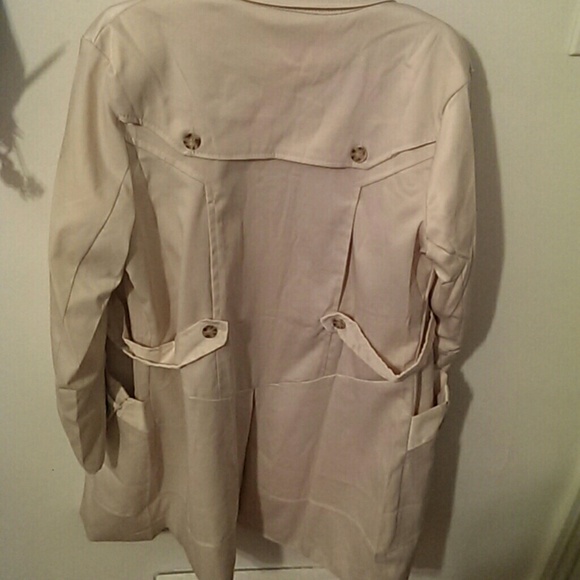 Tan trench coat - Picture 3 of 3