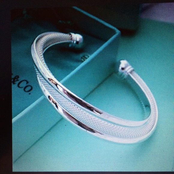 Sterling silver bangle