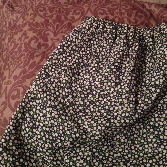 Short flowery skirt