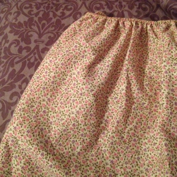 Short pinkish flowery skirt