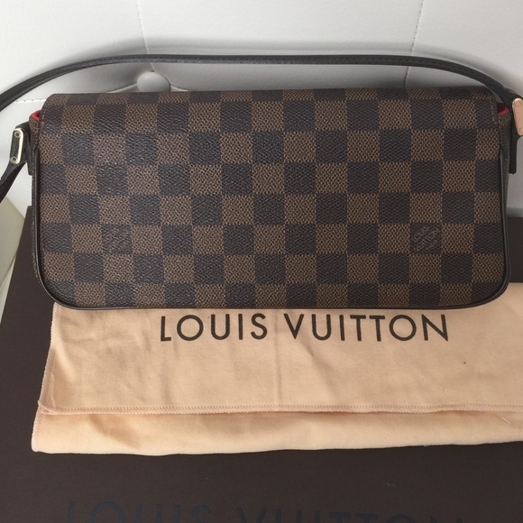 Authentic Louis Vuitton Damier Ebene Ricoleta Canvas Clutch. Price is firm. - Picture 3 of 4
