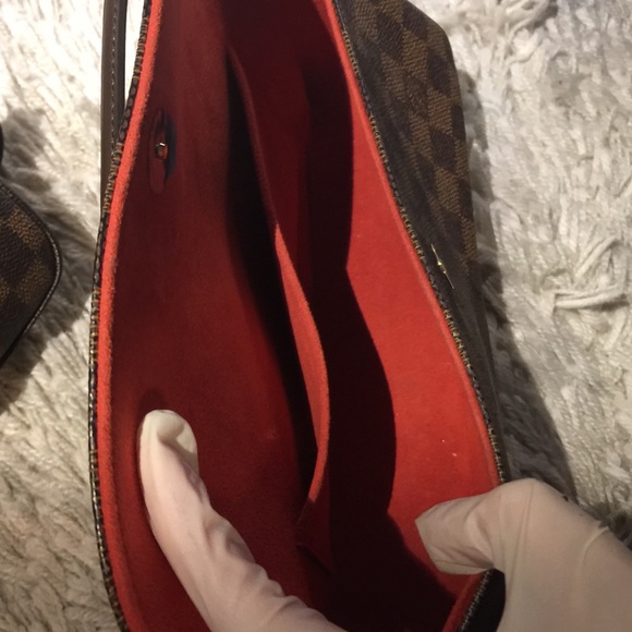 Authentic Louis Vuitton Damier Ebene Ricoleta Canvas Clutch. Price is firm. - Picture 4 of 4