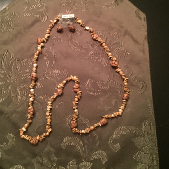 Necklace and earring set