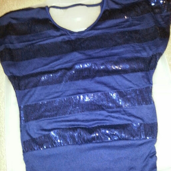 Eye catching navy top. - Picture 2 of 3