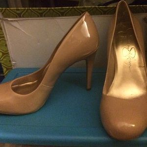Jessica Simpson nude pumps