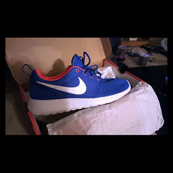 Nike Shoes - Roshe run