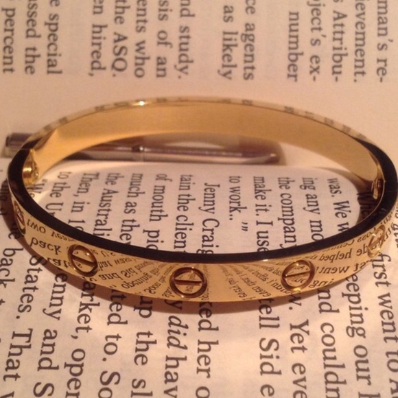 💥🎉ON SALE🎉💥18k/Gold Titanium Steel Bracelet - Picture 2 of 2