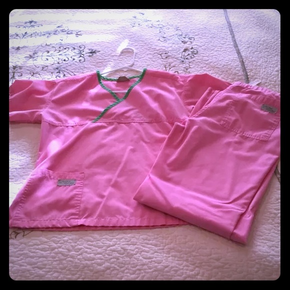 A set of  Urbane scrubs in Soft Pink. XS regular