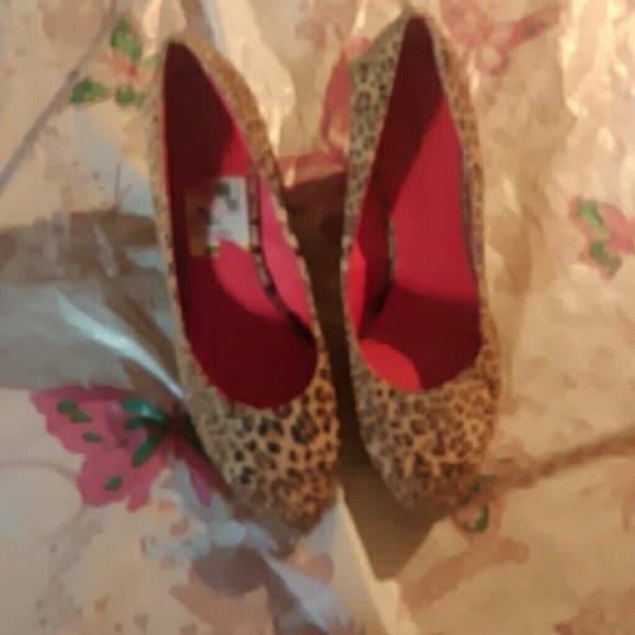 Leopard Express Wedges - Picture 3 of 3