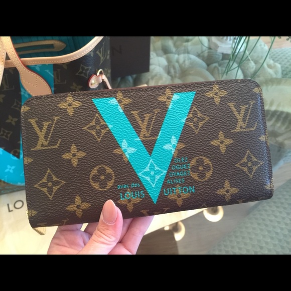 Louis Vuitton V Wallet turquoise