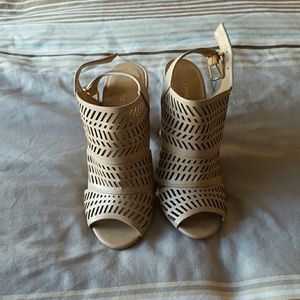 Express beige sandals