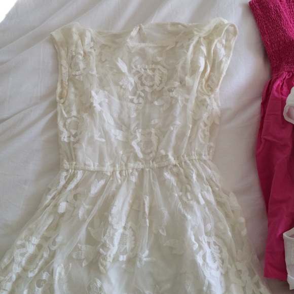 BUNDLE of 2 Dresses and Top - Picture 2 of 4