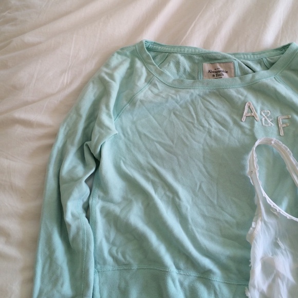 BUNDLE of Tops - Picture 2 of 4