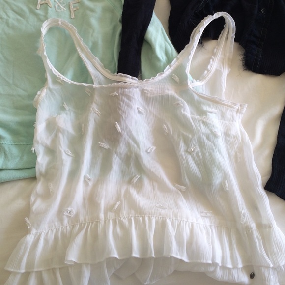 BUNDLE of Tops - Picture 3 of 4