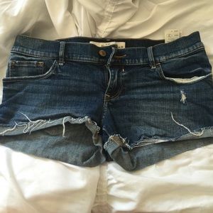 Denim Abercrombie & Fitch shorts, cuffed at bottom