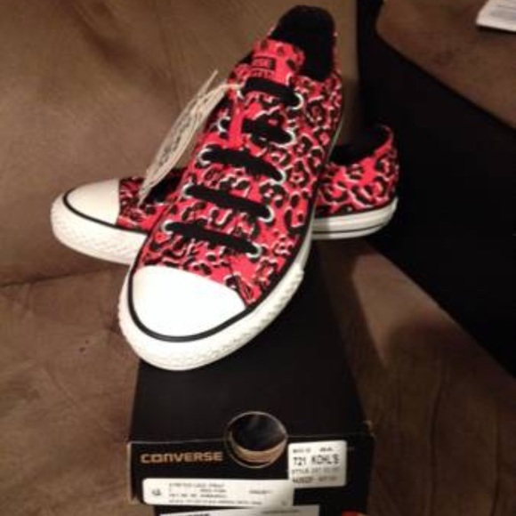 Girls NIB Converse size 2