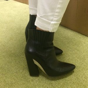 Metild High Heel BCBGMAXAZRIA Bootie