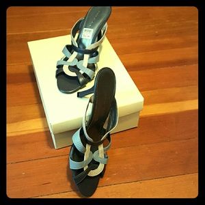 Pretty, leather 1 & 1/2 inch sandles