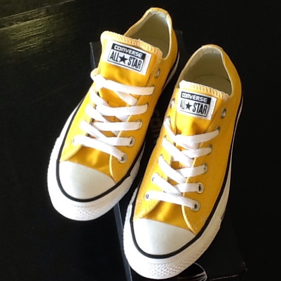 Converse Shoes - NWT converse chucks