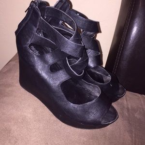 Black Wedges