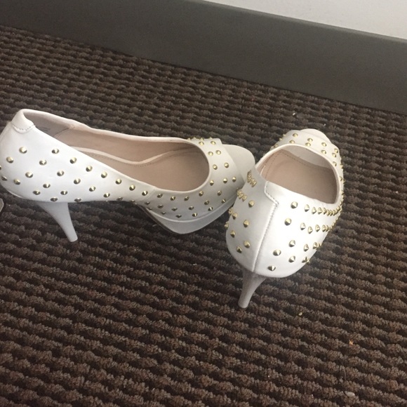 Aldo white heels with golden studs - Picture 3 of 4