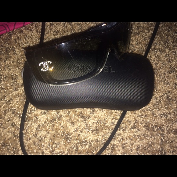 AUTHENTIC Chanel sunglasses. Black.