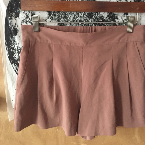 PLEATED DRESS SHORTS - Picture 2 of 3
