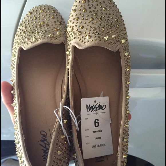 Gold slip on size 6