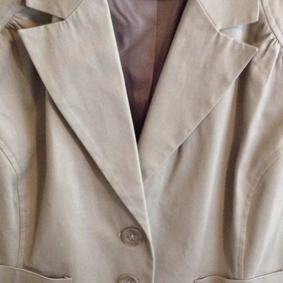 Tan jacket - Picture 2 of 3