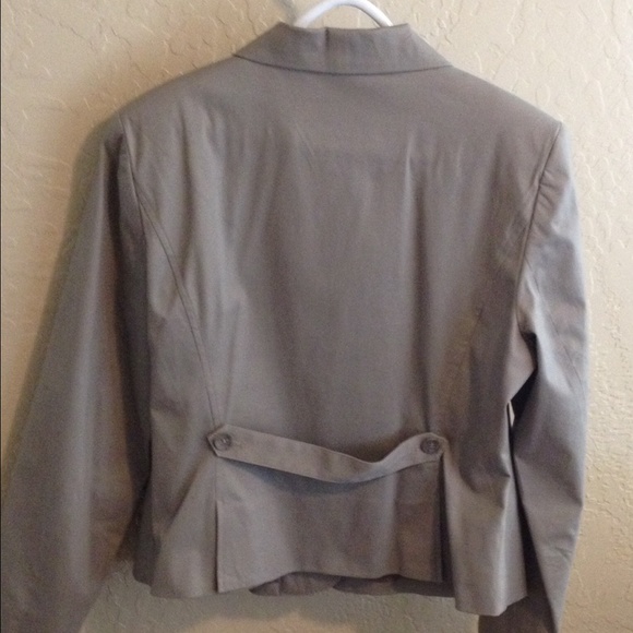 Tan jacket - Picture 3 of 3
