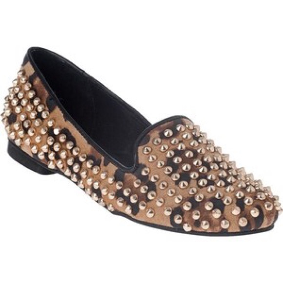 Steve Madden Shoes - •SOLD• Steven Madden "Studdly" shoe